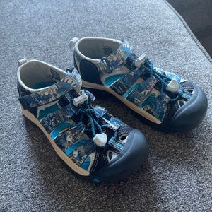 Keen youth size 1 Newports - like new worn a few times.